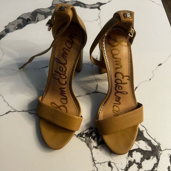 SAM. Tan Stiletto Heels Minimalist Design - Picture 1 of 6